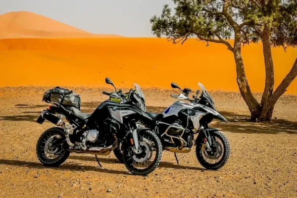 Avventura in Moto in Marocco: Dai Passi dell’Atlante alle Dune del Sahara