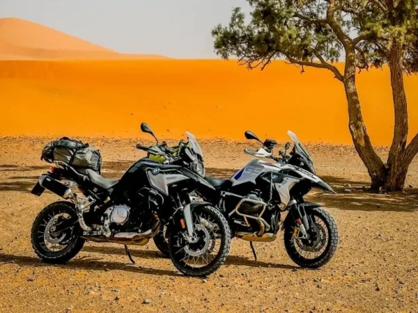 Avventura in Moto in Marocco: Dai Passi dell’Atlante alle Dune del Sahara